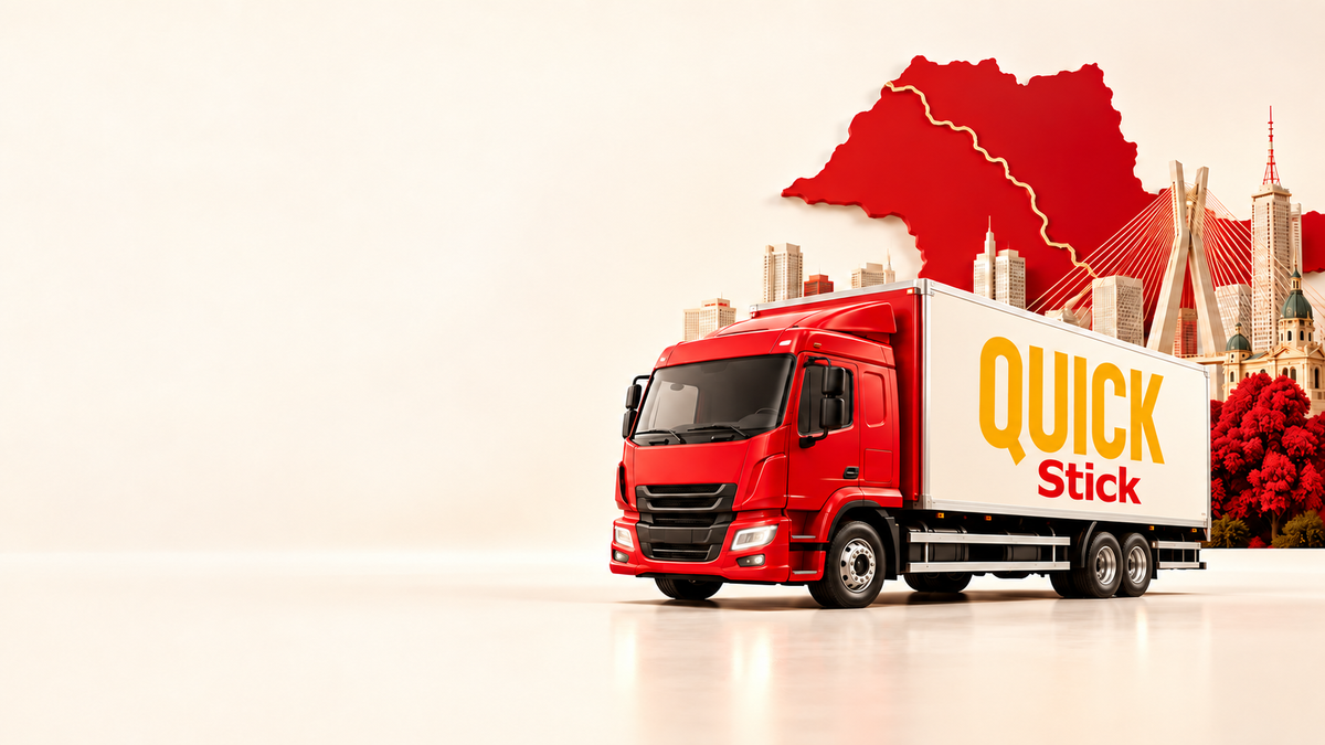 Caminhão QUICK Stick com rodas traseiras corrigidas e paisagem de São Paulo